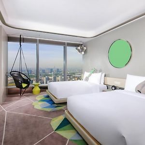 Spectacular Room Guest room 2 Queen City view